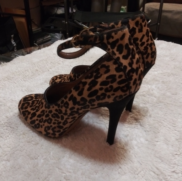 NINE WEST LEOPARD PUMPS - Picture 5 of 6